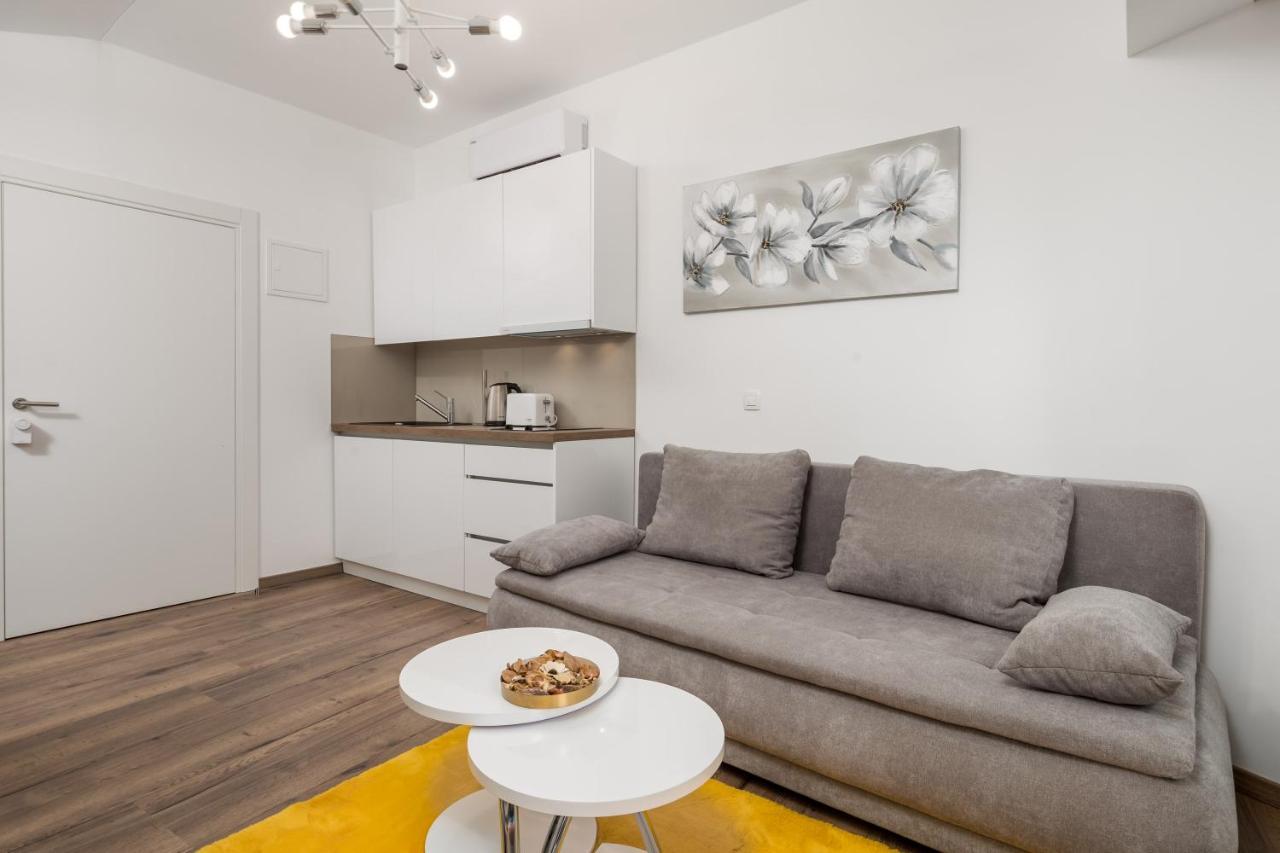 Central Apartments Dalmatina Rijeka Extérieur photo